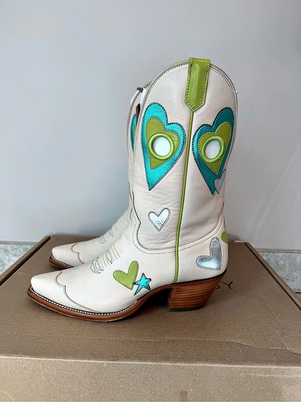 Miron Crosby Lucy Western Boots in Cream US 8.5